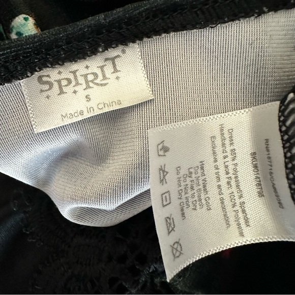 Spirit Halloween Velvet Dia de Los Muertos Floral Flare Sleeve Velvet Dress S - Picture 12 of 12